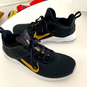 Women’s Nike Air Max Bella size 8.5 Like New!